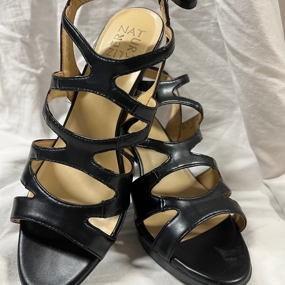 Naturalizer strapped black platform heel
